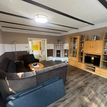 Hennig Kaiserstrasse 24 *