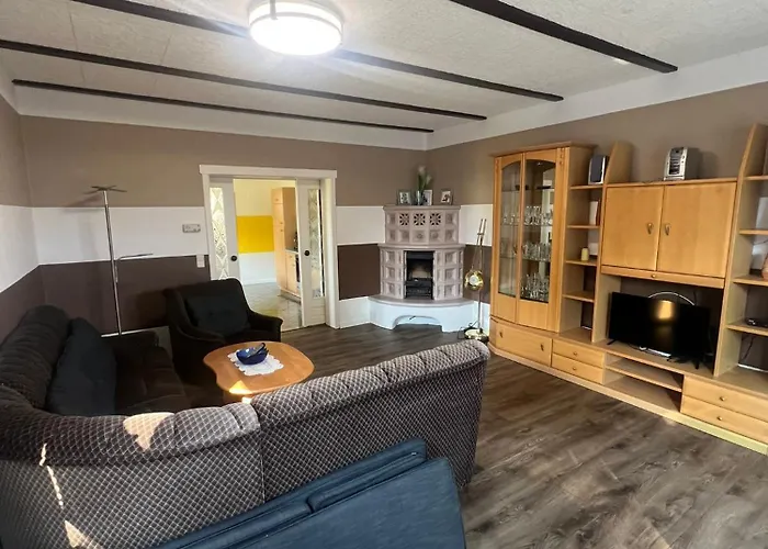 Hennig Kaiserstrasse 24 *