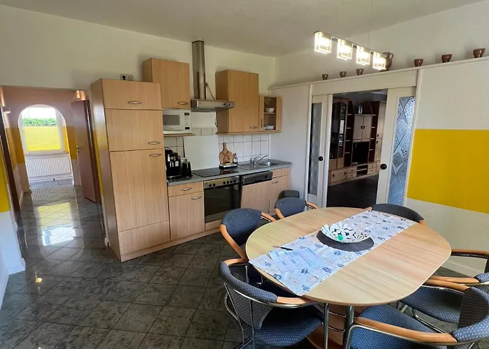 Hennig Kaiserstrasse 24 *