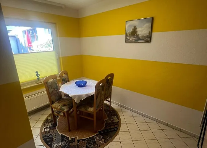 Hennig Kaiserstrasse 24 *